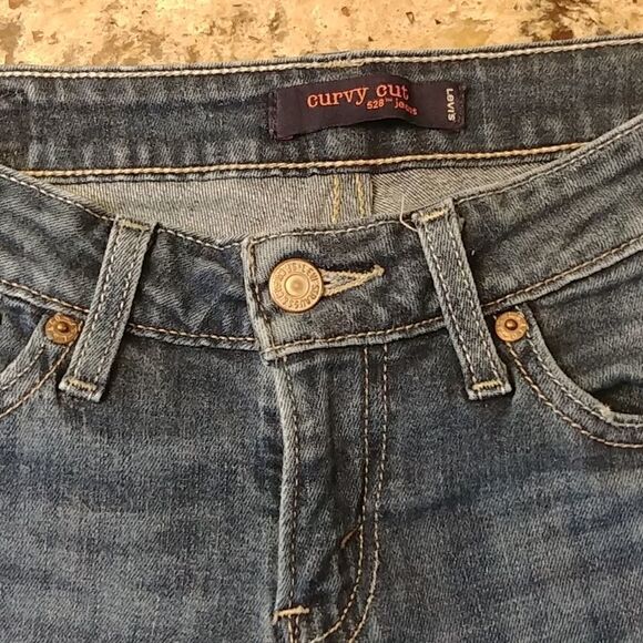 Levi's Curvy Cut 528 Jeans - Picture 4 of 5